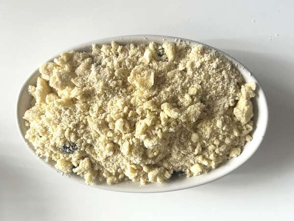 Crumble de mirtilos irresistível: crocante de amêndoas por cima e recheio intensamente suculento - Preparação Passo 4