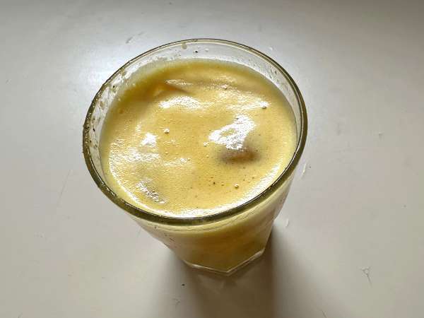 Caipirinha de maracujá batida: A versão mais cremosa e refrescante do clássico brasileiro - Preparação Passo 3