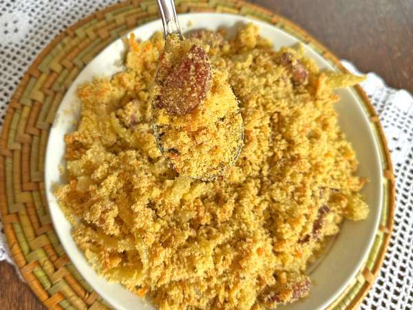 Farofa dourada de calabresa com ovo e cenoura - Preparação Passo 4