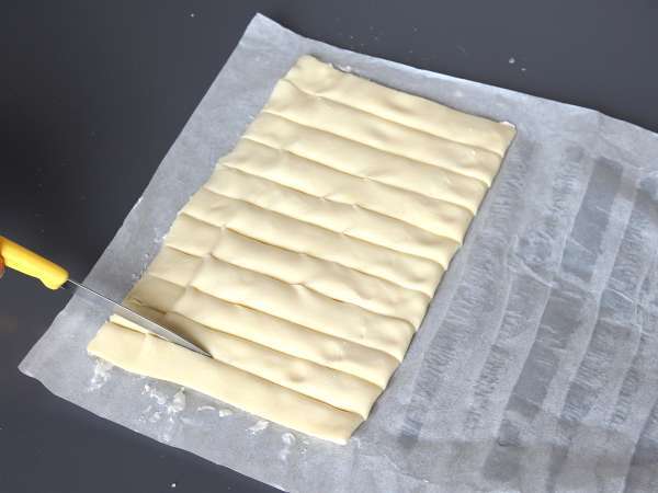 Torcidos de queijo de massa folhada na Air Fryer - Preparação Passo 4