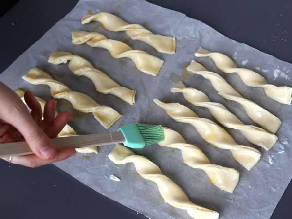 Torcidos de queijo de massa folhada na Air Fryer - Preparação Passo 5