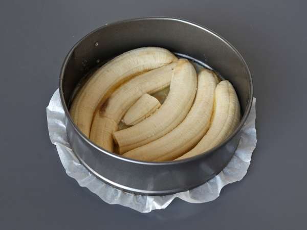 Bolo de banana invertido com cobertura caramelizada - Preparação Passo 2
