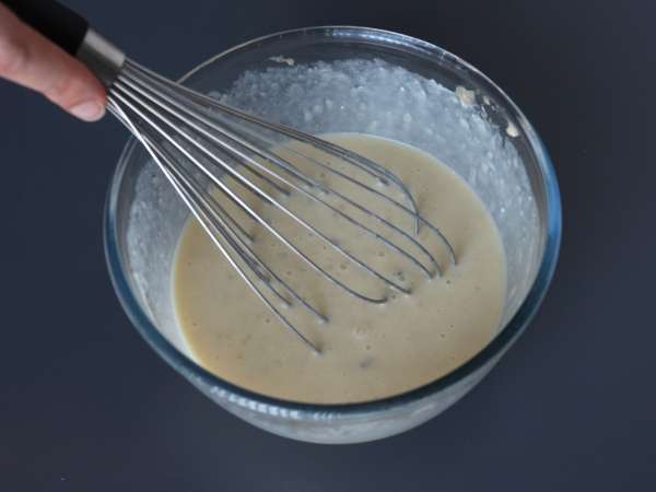 Muffins de banana e chocolate macios e irresistíveis para um lanche perfeito - Preparação Passo 2