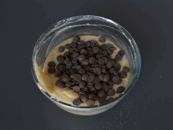 Muffins de banana e chocolate macios e irresistíveis para um lanche perfeito - Preparação Passo 5