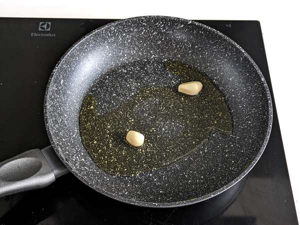 Espinafre refogado na frigideira, o acompanhamento saboroso e fácil - Preparação Passo 2