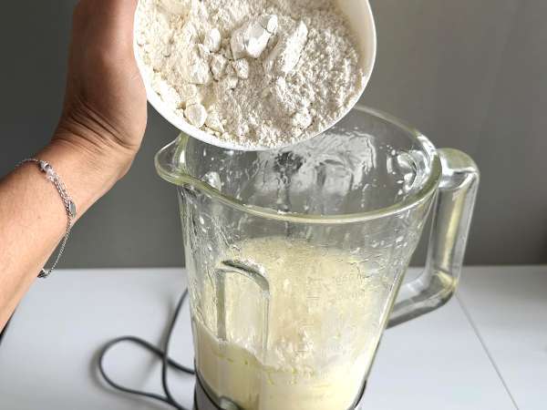 Massa para torta salgada de liquidificador: Fácil e fofinha - Preparação Passo 4