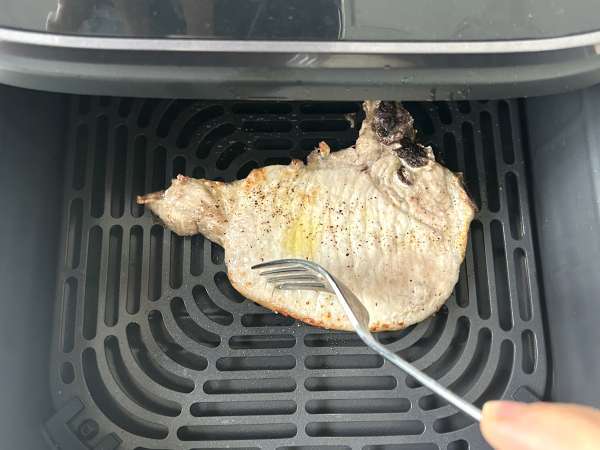 Costeleta de porco (Bisteca) na Air Fryer: Receita fácil, dourada e suculenta - Preparação Passo 3