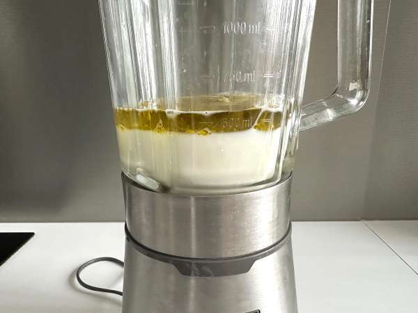 Torta de sardinha cremosa de liquidificador fácil e fofinha - Preparação Passo 4