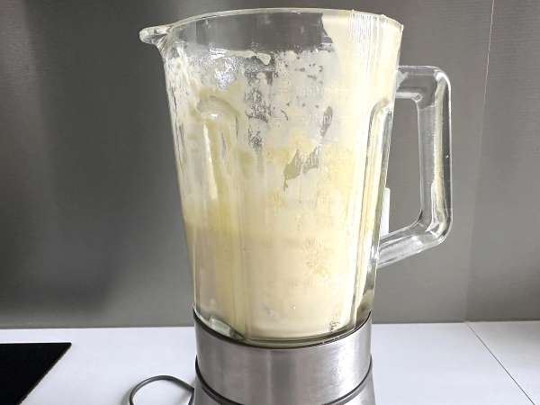 Torta de sardinha cremosa de liquidificador fácil e fofinha - Preparação Passo 6