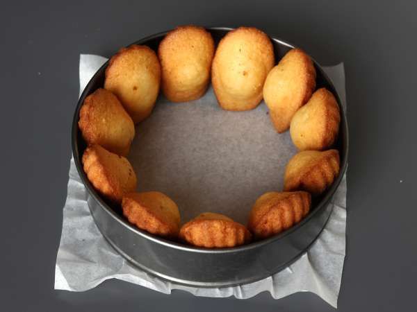 Charlotte de frutas vermelhas com creme de mascarpone e madeleines - Preparação Passo 1