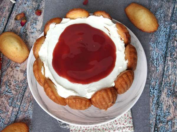 Charlotte de frutas vermelhas com creme de mascarpone e madeleines - Preparação Passo 9