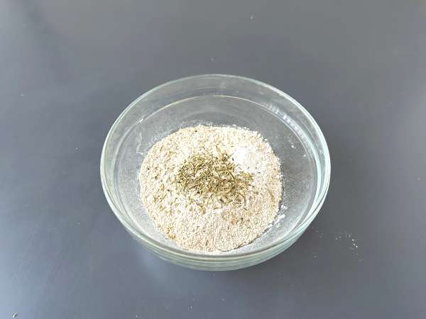 Grissini (palitinho de pão) caseiro, saudável e com ervas - Preparação Passo 1