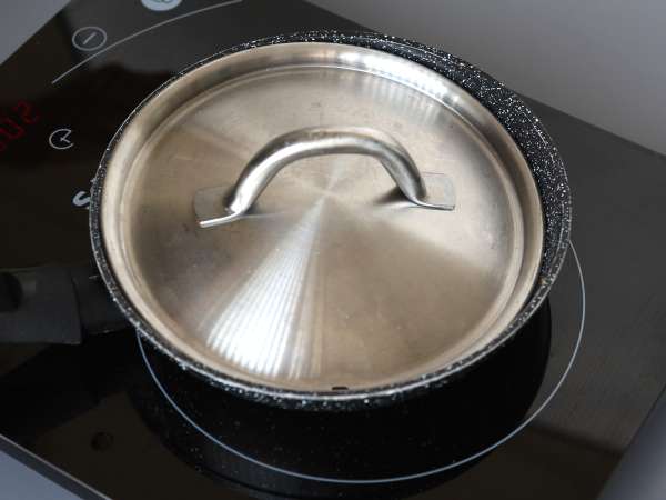 Ovos fritos com mel e queijo: simples, diferente e muito gostoso - Preparação Passo 3