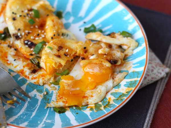 Ovos fritos com mel e queijo: simples, diferente e muito gostoso - Preparação Passo 6