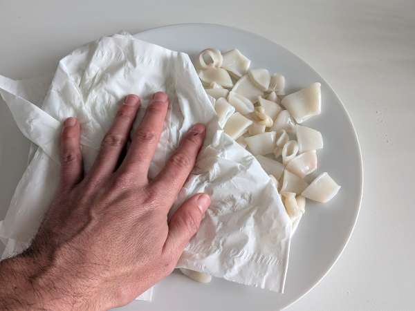 Lula frita na Air Fryer: crocante, leve e fácil de fazer - Preparação Passo 1