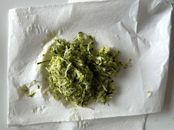 Bolo de pistache, limão verde e curgete (abobrinha) ultra úmido - Preparação Passo 1