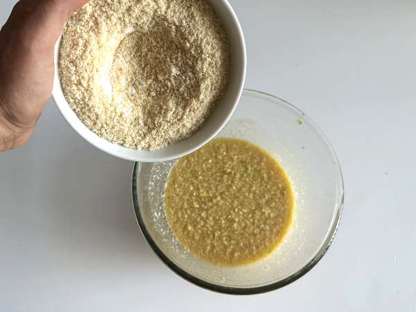 Bolo de pistache, limão verde e curgete (abobrinha) ultra úmido - Preparação Passo 5