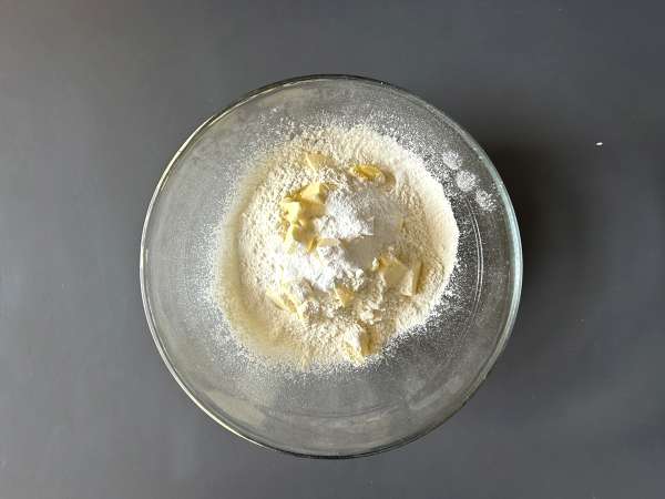 Shortcake de morango: o clássico americano com chantilly e morangos que sempre dá certo - Preparação Passo 2