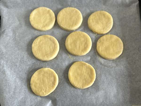 Shortcake de morango: o clássico americano com chantilly e morangos que sempre dá certo - Preparação Passo 5