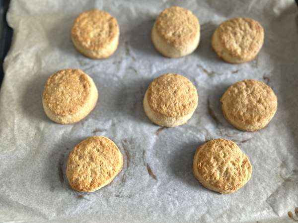 Shortcake de morango: o clássico americano com chantilly e morangos que sempre dá certo - Preparação Passo 6