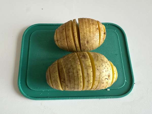 Batata Hasselback na Air Fryer: receita fácil, crocante e cheia de sabor - Preparação Passo 2