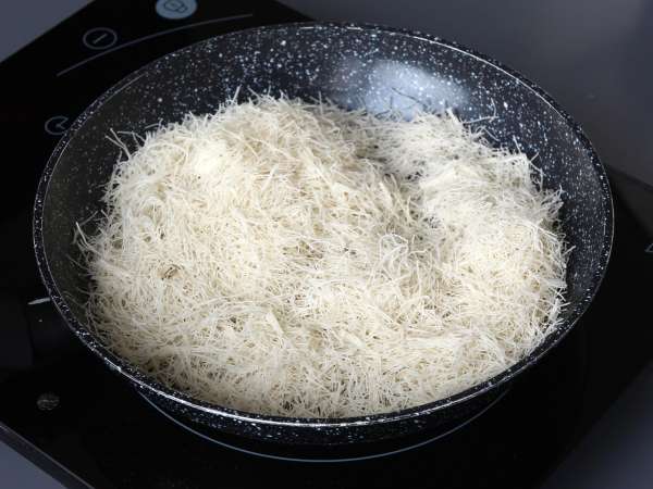 Dubai chewy cookies: a receita viral de mochis recheados com pistache e kadaif - Preparação Passo 2