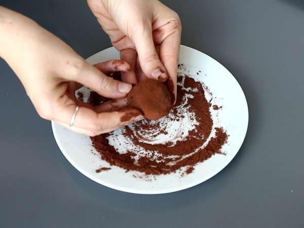 Dubai chewy cookies: a receita viral de mochis recheados com pistache e kadaif - Preparação Passo 10