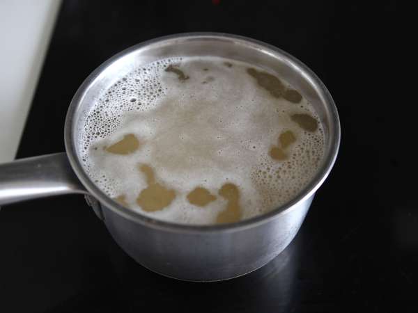 Salada de macarrão orzo com salmão e curgete (abobrinha) - Preparação Passo 1