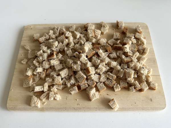 Croutons crocantes de ervas na Air Fryer (fáceis e rápidos) - Preparação Passo 1