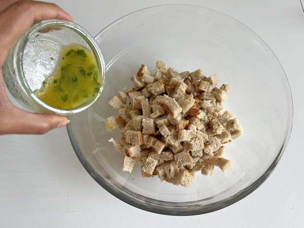 Croutons crocantes de ervas na Air Fryer (fáceis e rápidos) - Preparação Passo 5