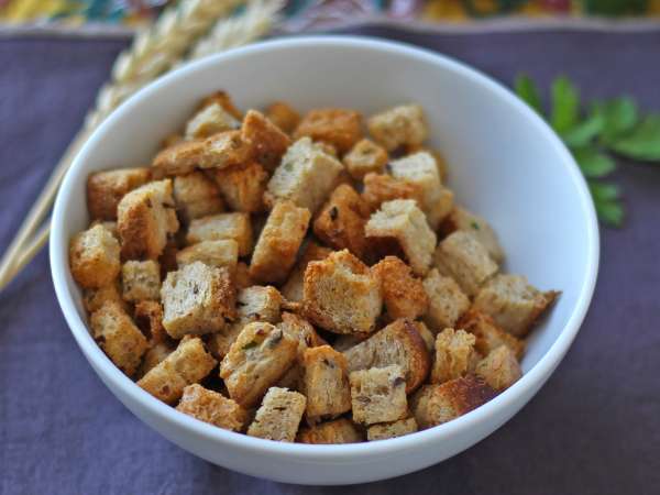 Croutons crocantes de ervas na Air Fryer (fáceis e rápidos) - Preparação Passo 7