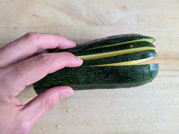 Carbonara de curgete (abobrinha): a versão vegetariana fácil, cremosa e irresistível - Preparação Passo 1