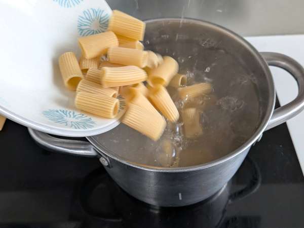 Carbonara de curgete (abobrinha): a versão vegetariana fácil, cremosa e irresistível - Preparação Passo 4