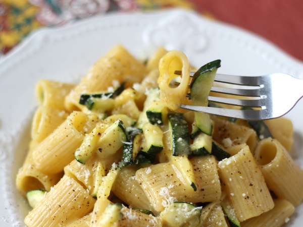 Carbonara de curgete (abobrinha): a versão vegetariana fácil, cremosa e irresistível - Preparação Passo 10