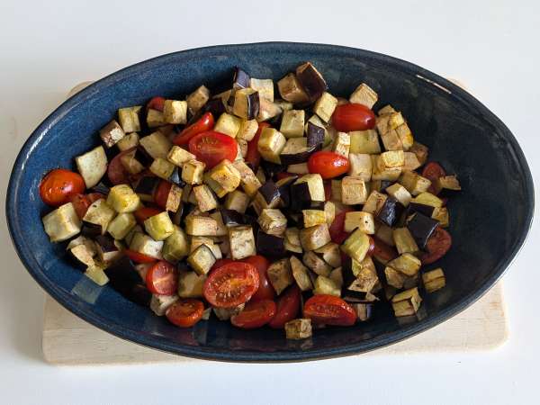 Macarrão com creme de beringela e tomate-cereja: receita simples e saborosa - Preparação Passo 2