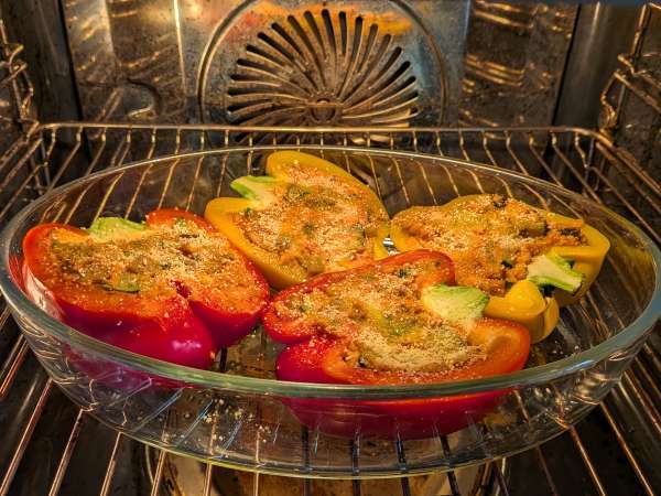 Pimentões recheados vegetarianos com mussarela e legumes - Preparação Passo 8