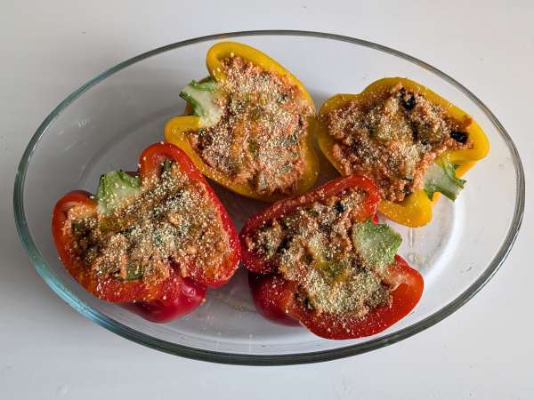 Pimentões recheados vegetarianos com mussarela e legumes - Preparação Passo 7