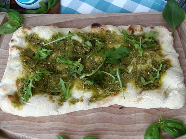 Pinsa com pesto e mortadela, pronta em 10 minutos! - Preparação Passo 3