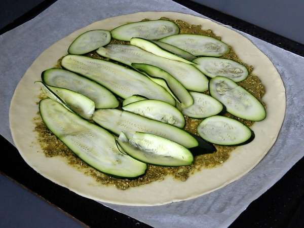 Torta de pesto e curgete (abobrinha): uma receita fácil e saborosa - Preparação Passo 4