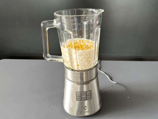 Curau de milho cremoso com 4 ingredientes - Preparação Passo 1