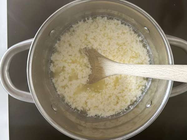Queijo cottage caseiro com apenas dois ingredientes! - Preparação Passo 4