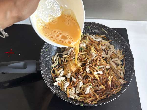 Frango à Brás cremoso, saboroso e fácil - Preparação Passo 11