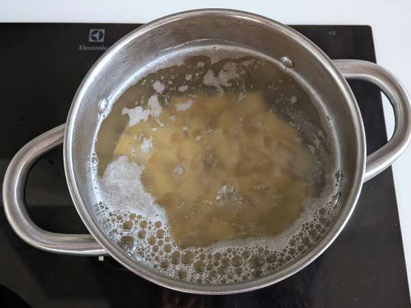 Macarrão cremoso com abobrinha, tomates cereja, cream cheese e limão - Preparação Passo 4
