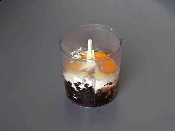 Bolo de chocolate fondant com whey: sobremesa proteica fácil e deliciosa - Preparação Passo 1