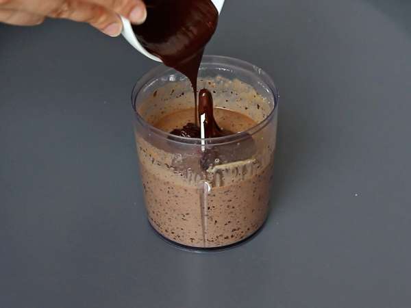 Bolo de chocolate fondant com whey: sobremesa proteica fácil e deliciosa - Preparação Passo 2