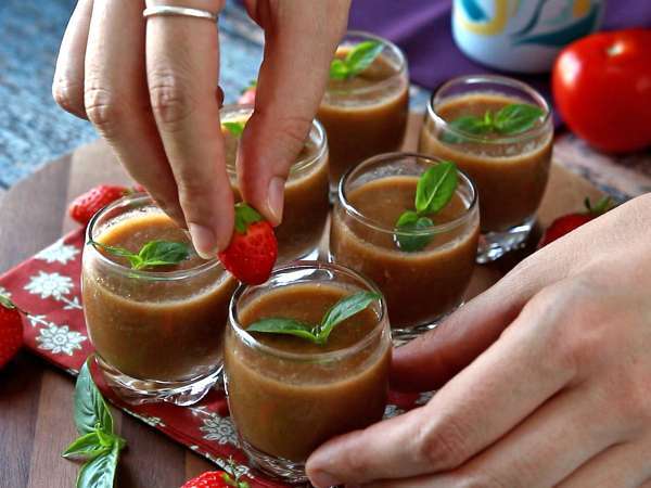 Gaspacho de morangos e tomates: a entrada fresca e original do verão - Preparação Passo 4