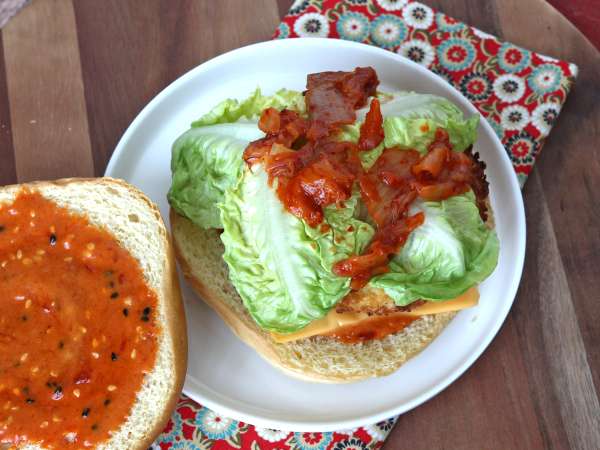 Hambúrguer de frango empanado ao estilo coreano: crocante, apimentado e supergostoso - Preparação Passo 6