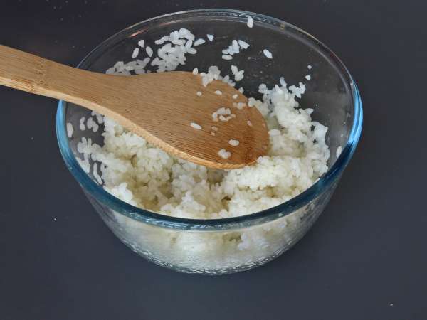 Sanduíche de sushi com salmão, abacate e manga: fresco, original e supergourmet - Preparação Passo 3