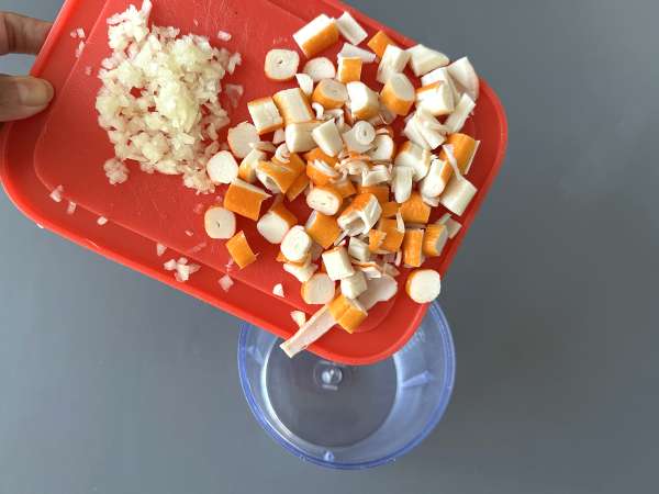 O melhor patê de delícias do mar (surimi): Cremoso e pronto em minutos - Preparação Passo 1
