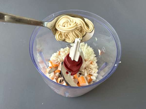 O melhor patê de delícias do mar (surimi): Cremoso e pronto em minutos - Preparação Passo 2